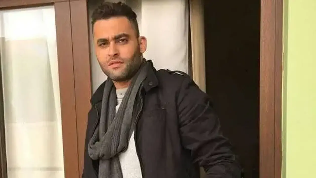 تطورات مفاجئة حول الحالة الصحية للفنان أحمد جلال بعد صراعه مع المرض